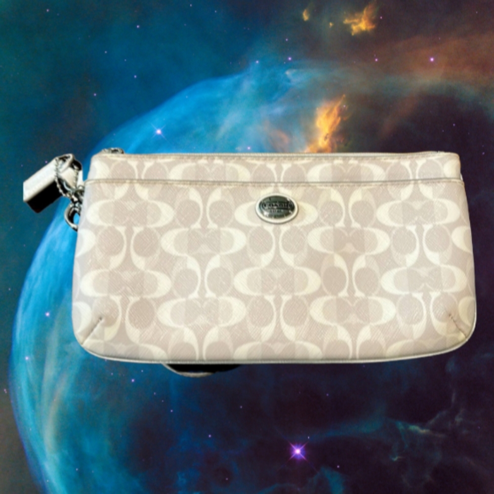 GUC Coach Medium Wristlet White